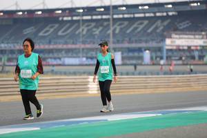 BIB: 452567, 3330
                            <button type="button" onclick="openModal(10486368)" class="btn btn-primary btn-sm float-right btn-popup" data-toggle="modal" data-target=".modal-high-quality">
                        <i class="fas fa-shopping-cart"></i> Add to Cart
                    </button>
                                            <button type="button" onclick="isThisMe(10486368, true)" class="btn btn-success btn-sm float-right btn-popup btn-isme hidden" data-toggle="tooltip" data-placement="bottom" title="นี่คือรูปของคุณใช่ไหม คลิกที่นี่เพื่อเอาเข้าอัลบั้ม">
                        <i class="fas fa-plus"></i> Add to album
                    </button>
                    <button type="button" onclick="isThisMe(10486368, false)" class="btn btn-warning btn-sm float-right btn-popup btn-isnotme hidden">
                        <i class="fas fa-ban"></i> Remove from album
                    </button>