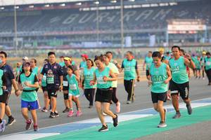 BIB: 51903, 12059, 5260, 51721
                            <button type="button" onclick="openModal(10483612)" class="btn btn-primary btn-sm float-right btn-popup" data-toggle="modal" data-target=".modal-high-quality">
                        <i class="fas fa-shopping-cart"></i> Add to Cart
                    </button>
                                            <button type="button" onclick="isThisMe(10483612, true)" class="btn btn-success btn-sm float-right btn-popup btn-isme hidden" data-toggle="tooltip" data-placement="bottom" title="นี่คือรูปของคุณใช่ไหม คลิกที่นี่เพื่อเอาเข้าอัลบั้ม">
                        <i class="fas fa-plus"></i> Add to album
                    </button>
                    <button type="button" onclick="isThisMe(10483612, false)" class="btn btn-warning btn-sm float-right btn-popup btn-isnotme hidden">
                        <i class="fas fa-ban"></i> Remove from album
                    </button>