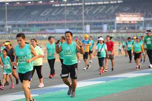 BIB: 51903, 51721, 52254
                            <button type="button" onclick="openModal(10483623)" class="btn btn-primary btn-sm float-right btn-popup" data-toggle="modal" data-target=".modal-high-quality">
                        <i class="fas fa-shopping-cart"></i> Add to Cart
                    </button>
                                            <button type="button" onclick="isThisMe(10483623, true)" class="btn btn-success btn-sm float-right btn-popup btn-isme hidden" data-toggle="tooltip" data-placement="bottom" title="นี่คือรูปของคุณใช่ไหม คลิกที่นี่เพื่อเอาเข้าอัลบั้ม">
                        <i class="fas fa-plus"></i> Add to album
                    </button>
                    <button type="button" onclick="isThisMe(10483623, false)" class="btn btn-warning btn-sm float-right btn-popup btn-isnotme hidden">
                        <i class="fas fa-ban"></i> Remove from album
                    </button>