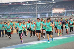 BIB: 50109, 0228, 876
                            <button type="button" onclick="openModal(10483557)" class="btn btn-primary btn-sm float-right btn-popup" data-toggle="modal" data-target=".modal-high-quality">
                        <i class="fas fa-shopping-cart"></i> Add to Cart
                    </button>
                                            <button type="button" onclick="isThisMe(10483557, true)" class="btn btn-success btn-sm float-right btn-popup btn-isme hidden" data-toggle="tooltip" data-placement="bottom" title="นี่คือรูปของคุณใช่ไหม คลิกที่นี่เพื่อเอาเข้าอัลบั้ม">
                        <i class="fas fa-plus"></i> Add to album
                    </button>
                    <button type="button" onclick="isThisMe(10483557, false)" class="btn btn-warning btn-sm float-right btn-popup btn-isnotme hidden">
                        <i class="fas fa-ban"></i> Remove from album
                    </button>