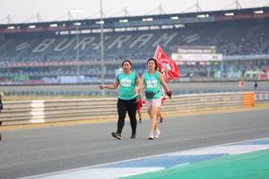 BIB: 1042
                            <button type="button" onclick="openModal(10486422)" class="btn btn-primary btn-sm float-right btn-popup" data-toggle="modal" data-target=".modal-high-quality">
                        <i class="fas fa-shopping-cart"></i> Add to Cart
                    </button>
                                            <button type="button" onclick="isThisMe(10486422, true)" class="btn btn-success btn-sm float-right btn-popup btn-isme hidden" data-toggle="tooltip" data-placement="bottom" title="นี่คือรูปของคุณใช่ไหม คลิกที่นี่เพื่อเอาเข้าอัลบั้ม">
                        <i class="fas fa-plus"></i> Add to album
                    </button>
                    <button type="button" onclick="isThisMe(10486422, false)" class="btn btn-warning btn-sm float-right btn-popup btn-isnotme hidden">
                        <i class="fas fa-ban"></i> Remove from album
                    </button>