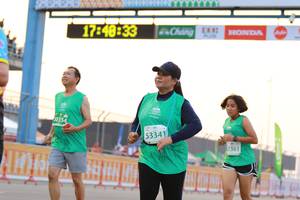 BIB: 1748, 0354, 53341, 2361
                            <button type="button" onclick="openModal(10538356)" class="btn btn-primary btn-sm float-right btn-popup" data-toggle="modal" data-target=".modal-high-quality">
                        <i class="fas fa-shopping-cart"></i> Add to Cart
                    </button>
                                            <button type="button" onclick="isThisMe(10538356, true)" class="btn btn-success btn-sm float-right btn-popup btn-isme hidden" data-toggle="tooltip" data-placement="bottom" title="นี่คือรูปของคุณใช่ไหม คลิกที่นี่เพื่อเอาเข้าอัลบั้ม">
                        <i class="fas fa-plus"></i> Add to album
                    </button>
                    <button type="button" onclick="isThisMe(10538356, false)" class="btn btn-warning btn-sm float-right btn-popup btn-isnotme hidden">
                        <i class="fas fa-ban"></i> Remove from album
                    </button>