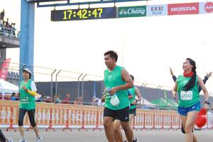 BIB: 174247, 0067, 52542
                            <button type="button" onclick="openModal(10538477)" class="btn btn-primary btn-sm float-right btn-popup" data-toggle="modal" data-target=".modal-high-quality">
                        <i class="fas fa-shopping-cart"></i> Add to Cart
                    </button>
                                            <button type="button" onclick="isThisMe(10538477, true)" class="btn btn-success btn-sm float-right btn-popup btn-isme hidden" data-toggle="tooltip" data-placement="bottom" title="นี่คือรูปของคุณใช่ไหม คลิกที่นี่เพื่อเอาเข้าอัลบั้ม">
                        <i class="fas fa-plus"></i> Add to album
                    </button>
                    <button type="button" onclick="isThisMe(10538477, false)" class="btn btn-warning btn-sm float-right btn-popup btn-isnotme hidden">
                        <i class="fas fa-ban"></i> Remove from album
                    </button>