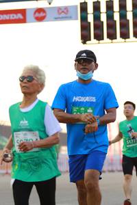 BIB: 5070, 5177
                            <button type="button" onclick="openModal(10532774)" class="btn btn-primary btn-sm float-right btn-popup" data-toggle="modal" data-target=".modal-high-quality">
                        <i class="fas fa-shopping-cart"></i> Add to Cart
                    </button>
                                            <button type="button" onclick="isThisMe(10532774, true)" class="btn btn-success btn-sm float-right btn-popup btn-isme hidden" data-toggle="tooltip" data-placement="bottom" title="นี่คือรูปของคุณใช่ไหม คลิกที่นี่เพื่อเอาเข้าอัลบั้ม">
                        <i class="fas fa-plus"></i> Add to album
                    </button>
                    <button type="button" onclick="isThisMe(10532774, false)" class="btn btn-warning btn-sm float-right btn-popup btn-isnotme hidden">
                        <i class="fas fa-ban"></i> Remove from album
                    </button>