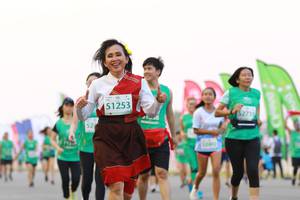 BIB: 51253, 52735, 32402
                            <button type="button" onclick="openModal(10538677)" class="btn btn-primary btn-sm float-right btn-popup" data-toggle="modal" data-target=".modal-high-quality">
                        <i class="fas fa-shopping-cart"></i> Add to Cart
                    </button>
                                            <button type="button" onclick="isThisMe(10538677, true)" class="btn btn-success btn-sm float-right btn-popup btn-isme hidden" data-toggle="tooltip" data-placement="bottom" title="นี่คือรูปของคุณใช่ไหม คลิกที่นี่เพื่อเอาเข้าอัลบั้ม">
                        <i class="fas fa-plus"></i> Add to album
                    </button>
                    <button type="button" onclick="isThisMe(10538677, false)" class="btn btn-warning btn-sm float-right btn-popup btn-isnotme hidden">
                        <i class="fas fa-ban"></i> Remove from album
                    </button>