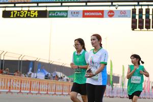 BIB: 173754, 083, 52808
                            <button type="button" onclick="openModal(10537288)" class="btn btn-primary btn-sm float-right btn-popup" data-toggle="modal" data-target=".modal-high-quality">
                        <i class="fas fa-shopping-cart"></i> Add to Cart
                    </button>
                                            <button type="button" onclick="isThisMe(10537288, true)" class="btn btn-success btn-sm float-right btn-popup btn-isme hidden" data-toggle="tooltip" data-placement="bottom" title="นี่คือรูปของคุณใช่ไหม คลิกที่นี่เพื่อเอาเข้าอัลบั้ม">
                        <i class="fas fa-plus"></i> Add to album
                    </button>
                    <button type="button" onclick="isThisMe(10537288, false)" class="btn btn-warning btn-sm float-right btn-popup btn-isnotme hidden">
                        <i class="fas fa-ban"></i> Remove from album
                    </button>