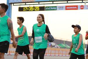 BIB: 1735, 51622, 51053, 0061
                            <button type="button" onclick="openModal(10535074)" class="btn btn-primary btn-sm float-right btn-popup" data-toggle="modal" data-target=".modal-high-quality">
                        <i class="fas fa-shopping-cart"></i> Add to Cart
                    </button>
                                            <button type="button" onclick="isThisMe(10535074, true)" class="btn btn-success btn-sm float-right btn-popup btn-isme hidden" data-toggle="tooltip" data-placement="bottom" title="นี่คือรูปของคุณใช่ไหม คลิกที่นี่เพื่อเอาเข้าอัลบั้ม">
                        <i class="fas fa-plus"></i> Add to album
                    </button>
                    <button type="button" onclick="isThisMe(10535074, false)" class="btn btn-warning btn-sm float-right btn-popup btn-isnotme hidden">
                        <i class="fas fa-ban"></i> Remove from album
                    </button>