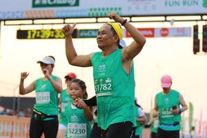 BIB: 1782, 52392, 52230
                            <button type="button" onclick="openModal(10537990)" class="btn btn-primary btn-sm float-right btn-popup" data-toggle="modal" data-target=".modal-high-quality">
                        <i class="fas fa-shopping-cart"></i> Add to Cart
                    </button>
                                            <button type="button" onclick="isThisMe(10537990, true)" class="btn btn-success btn-sm float-right btn-popup btn-isme hidden" data-toggle="tooltip" data-placement="bottom" title="นี่คือรูปของคุณใช่ไหม คลิกที่นี่เพื่อเอาเข้าอัลบั้ม">
                        <i class="fas fa-plus"></i> Add to album
                    </button>
                    <button type="button" onclick="isThisMe(10537990, false)" class="btn btn-warning btn-sm float-right btn-popup btn-isnotme hidden">
                        <i class="fas fa-ban"></i> Remove from album
                    </button>