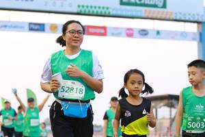 BIB: 52818, 5003
                            <button type="button" onclick="openModal(10538721)" class="btn btn-primary btn-sm float-right btn-popup" data-toggle="modal" data-target=".modal-high-quality">
                        <i class="fas fa-shopping-cart"></i> Add to Cart
                    </button>
                                            <button type="button" onclick="isThisMe(10538721, true)" class="btn btn-success btn-sm float-right btn-popup btn-isme hidden" data-toggle="tooltip" data-placement="bottom" title="นี่คือรูปของคุณใช่ไหม คลิกที่นี่เพื่อเอาเข้าอัลบั้ม">
                        <i class="fas fa-plus"></i> Add to album
                    </button>
                    <button type="button" onclick="isThisMe(10538721, false)" class="btn btn-warning btn-sm float-right btn-popup btn-isnotme hidden">
                        <i class="fas fa-ban"></i> Remove from album
                    </button>