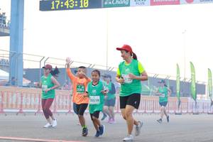 BIB: 174310, 3137, 2085, 50518
                            <button type="button" onclick="openModal(10538517)" class="btn btn-primary btn-sm float-right btn-popup" data-toggle="modal" data-target=".modal-high-quality">
                        <i class="fas fa-shopping-cart"></i> Add to Cart
                    </button>
                                            <button type="button" onclick="isThisMe(10538517, true)" class="btn btn-success btn-sm float-right btn-popup btn-isme hidden" data-toggle="tooltip" data-placement="bottom" title="นี่คือรูปของคุณใช่ไหม คลิกที่นี่เพื่อเอาเข้าอัลบั้ม">
                        <i class="fas fa-plus"></i> Add to album
                    </button>
                    <button type="button" onclick="isThisMe(10538517, false)" class="btn btn-warning btn-sm float-right btn-popup btn-isnotme hidden">
                        <i class="fas fa-ban"></i> Remove from album
                    </button>