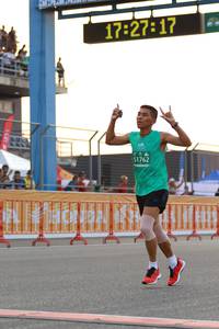 BIB: 172717, 51762
                            <button type="button" onclick="openModal(10532624)" class="btn btn-primary btn-sm float-right btn-popup" data-toggle="modal" data-target=".modal-high-quality">
                        <i class="fas fa-shopping-cart"></i> Add to Cart
                    </button>
                                            <button type="button" onclick="isThisMe(10532624, true)" class="btn btn-success btn-sm float-right btn-popup btn-isme hidden" data-toggle="tooltip" data-placement="bottom" title="นี่คือรูปของคุณใช่ไหม คลิกที่นี่เพื่อเอาเข้าอัลบั้ม">
                        <i class="fas fa-plus"></i> Add to album
                    </button>
                    <button type="button" onclick="isThisMe(10532624, false)" class="btn btn-warning btn-sm float-right btn-popup btn-isnotme hidden">
                        <i class="fas fa-ban"></i> Remove from album
                    </button>