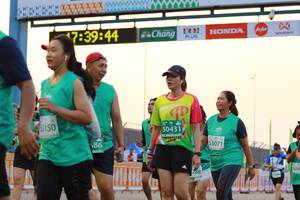 BIB: 73944, 50431, 53071, 524, 288, , 
                            <button type="button" onclick="openModal(10538067)" class="btn btn-primary btn-sm float-right btn-popup" data-toggle="modal" data-target=".modal-high-quality">
                        <i class="fas fa-shopping-cart"></i> Add to Cart
                    </button>
                                            <button type="button" onclick="isThisMe(10538067, true)" class="btn btn-success btn-sm float-right btn-popup btn-isme hidden" data-toggle="tooltip" data-placement="bottom" title="นี่คือรูปของคุณใช่ไหม คลิกที่นี่เพื่อเอาเข้าอัลบั้ม">
                        <i class="fas fa-plus"></i> Add to album
                    </button>
                    <button type="button" onclick="isThisMe(10538067, false)" class="btn btn-warning btn-sm float-right btn-popup btn-isnotme hidden">
                        <i class="fas fa-ban"></i> Remove from album
                    </button>