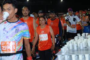 BIB: 8194, 303, 290, 259
                            <button type="button" onclick="openModal(10663181)" class="btn btn-primary btn-sm float-right btn-popup" data-toggle="modal" data-target=".modal-high-quality">
                        <i class="fas fa-shopping-cart"></i> Add to Cart
                    </button>
                                            <button type="button" onclick="isThisMe(10663181, true)" class="btn btn-success btn-sm float-right btn-popup btn-isme hidden" data-toggle="tooltip" data-placement="bottom" title="นี่คือรูปของคุณใช่ไหม คลิกที่นี่เพื่อเอาเข้าอัลบั้ม">
                        <i class="fas fa-plus"></i> Add to album
                    </button>
                    <button type="button" onclick="isThisMe(10663181, false)" class="btn btn-warning btn-sm float-right btn-popup btn-isnotme hidden">
                        <i class="fas fa-ban"></i> Remove from album
                    </button>