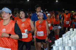 BIB: 987, 82004, 28678, 4861
                            <button type="button" onclick="openModal(10662889)" class="btn btn-primary btn-sm float-right btn-popup" data-toggle="modal" data-target=".modal-high-quality">
                        <i class="fas fa-shopping-cart"></i> Add to Cart
                    </button>
                                            <button type="button" onclick="isThisMe(10662889, true)" class="btn btn-success btn-sm float-right btn-popup btn-isme hidden" data-toggle="tooltip" data-placement="bottom" title="นี่คือรูปของคุณใช่ไหม คลิกที่นี่เพื่อเอาเข้าอัลบั้ม">
                        <i class="fas fa-plus"></i> Add to album
                    </button>
                    <button type="button" onclick="isThisMe(10662889, false)" class="btn btn-warning btn-sm float-right btn-popup btn-isnotme hidden">
                        <i class="fas fa-ban"></i> Remove from album
                    </button>