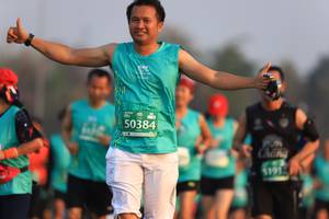 BIB: 50384
                            <button type="button" onclick="openModal(10476579)" class="btn btn-primary btn-sm float-right btn-popup" data-toggle="modal" data-target=".modal-high-quality">
                        <i class="fas fa-shopping-cart"></i> Add to Cart
                    </button>
                                            <button type="button" onclick="isThisMe(10476579, true)" class="btn btn-success btn-sm float-right btn-popup btn-isme hidden" data-toggle="tooltip" data-placement="bottom" title="นี่คือรูปของคุณใช่ไหม คลิกที่นี่เพื่อเอาเข้าอัลบั้ม">
                        <i class="fas fa-plus"></i> Add to album
                    </button>
                    <button type="button" onclick="isThisMe(10476579, false)" class="btn btn-warning btn-sm float-right btn-popup btn-isnotme hidden">
                        <i class="fas fa-ban"></i> Remove from album
                    </button>