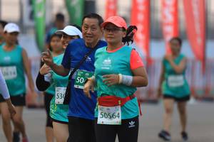 BIB: 530, 50564
                            <button type="button" onclick="openModal(10479134)" class="btn btn-primary btn-sm float-right btn-popup" data-toggle="modal" data-target=".modal-high-quality">
                        <i class="fas fa-shopping-cart"></i> Add to Cart
                    </button>
                                            <button type="button" onclick="isThisMe(10479134, true)" class="btn btn-success btn-sm float-right btn-popup btn-isme hidden" data-toggle="tooltip" data-placement="bottom" title="นี่คือรูปของคุณใช่ไหม คลิกที่นี่เพื่อเอาเข้าอัลบั้ม">
                        <i class="fas fa-plus"></i> Add to album
                    </button>
                    <button type="button" onclick="isThisMe(10479134, false)" class="btn btn-warning btn-sm float-right btn-popup btn-isnotme hidden">
                        <i class="fas fa-ban"></i> Remove from album
                    </button>