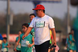 BIB: 52450, 5241
                            <button type="button" onclick="openModal(10476677)" class="btn btn-primary btn-sm float-right btn-popup" data-toggle="modal" data-target=".modal-high-quality">
                        <i class="fas fa-shopping-cart"></i> Add to Cart
                    </button>
                                            <button type="button" onclick="isThisMe(10476677, true)" class="btn btn-success btn-sm float-right btn-popup btn-isme hidden" data-toggle="tooltip" data-placement="bottom" title="นี่คือรูปของคุณใช่ไหม คลิกที่นี่เพื่อเอาเข้าอัลบั้ม">
                        <i class="fas fa-plus"></i> Add to album
                    </button>
                    <button type="button" onclick="isThisMe(10476677, false)" class="btn btn-warning btn-sm float-right btn-popup btn-isnotme hidden">
                        <i class="fas fa-ban"></i> Remove from album
                    </button>