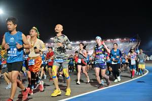 BIB: 40332, 409, 45500, 0334, 4208
                            <button type="button" onclick="openModal(10576449)" class="btn btn-primary btn-sm float-right btn-popup" data-toggle="modal" data-target=".modal-high-quality">
                        <i class="fas fa-shopping-cart"></i> Add to Cart
                    </button>
                                            <button type="button" onclick="isThisMe(10576449, true)" class="btn btn-success btn-sm float-right btn-popup btn-isme hidden" data-toggle="tooltip" data-placement="bottom" title="นี่คือรูปของคุณใช่ไหม คลิกที่นี่เพื่อเอาเข้าอัลบั้ม">
                        <i class="fas fa-plus"></i> Add to album
                    </button>
                    <button type="button" onclick="isThisMe(10576449, false)" class="btn btn-warning btn-sm float-right btn-popup btn-isnotme hidden">
                        <i class="fas fa-ban"></i> Remove from album
                    </button>