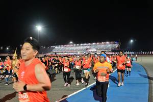 BIB: 82613
                            <button type="button" onclick="openModal(10601915)" class="btn btn-primary btn-sm float-right btn-popup" data-toggle="modal" data-target=".modal-high-quality">
                        <i class="fas fa-shopping-cart"></i> Add to Cart
                    </button>
                                            <button type="button" onclick="isThisMe(10601915, true)" class="btn btn-success btn-sm float-right btn-popup btn-isme hidden" data-toggle="tooltip" data-placement="bottom" title="นี่คือรูปของคุณใช่ไหม คลิกที่นี่เพื่อเอาเข้าอัลบั้ม">
                        <i class="fas fa-plus"></i> Add to album
                    </button>
                    <button type="button" onclick="isThisMe(10601915, false)" class="btn btn-warning btn-sm float-right btn-popup btn-isnotme hidden">
                        <i class="fas fa-ban"></i> Remove from album
                    </button>