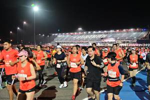 BIB: 2898, 28018, 200
                            <button type="button" onclick="openModal(10602500)" class="btn btn-primary btn-sm float-right btn-popup" data-toggle="modal" data-target=".modal-high-quality">
                        <i class="fas fa-shopping-cart"></i> Add to Cart
                    </button>
                                            <button type="button" onclick="isThisMe(10602500, true)" class="btn btn-success btn-sm float-right btn-popup btn-isme hidden" data-toggle="tooltip" data-placement="bottom" title="นี่คือรูปของคุณใช่ไหม คลิกที่นี่เพื่อเอาเข้าอัลบั้ม">
                        <i class="fas fa-plus"></i> Add to album
                    </button>
                    <button type="button" onclick="isThisMe(10602500, false)" class="btn btn-warning btn-sm float-right btn-popup btn-isnotme hidden">
                        <i class="fas fa-ban"></i> Remove from album
                    </button>