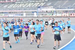 BIB: 10017
                            <button type="button" onclick="openModal(10935995)" class="btn btn-primary btn-sm float-right btn-popup" data-toggle="modal" data-target=".modal-high-quality">
                        <i class="fas fa-shopping-cart"></i> Add to Cart
                    </button>
                                            <button type="button" onclick="isThisMe(10935995, true)" class="btn btn-success btn-sm float-right btn-popup btn-isme hidden" data-toggle="tooltip" data-placement="bottom" title="นี่คือรูปของคุณใช่ไหม คลิกที่นี่เพื่อเอาเข้าอัลบั้ม">
                        <i class="fas fa-plus"></i> Add to album
                    </button>
                    <button type="button" onclick="isThisMe(10935995, false)" class="btn btn-warning btn-sm float-right btn-popup btn-isnotme hidden">
                        <i class="fas fa-ban"></i> Remove from album
                    </button>