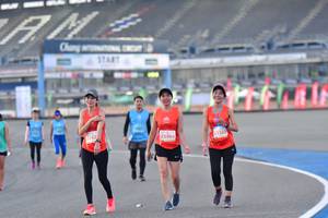 BIB: 23360, 2342, 23404
                            <button type="button" onclick="openModal(10939029)" class="btn btn-primary btn-sm float-right btn-popup" data-toggle="modal" data-target=".modal-high-quality">
                        <i class="fas fa-shopping-cart"></i> Add to Cart
                    </button>
                                            <button type="button" onclick="isThisMe(10939029, true)" class="btn btn-success btn-sm float-right btn-popup btn-isme hidden" data-toggle="tooltip" data-placement="bottom" title="นี่คือรูปของคุณใช่ไหม คลิกที่นี่เพื่อเอาเข้าอัลบั้ม">
                        <i class="fas fa-plus"></i> Add to album
                    </button>
                    <button type="button" onclick="isThisMe(10939029, false)" class="btn btn-warning btn-sm float-right btn-popup btn-isnotme hidden">
                        <i class="fas fa-ban"></i> Remove from album
                    </button>