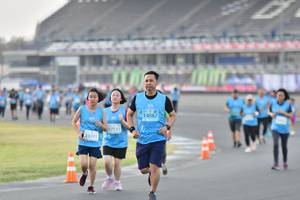 BIB: 14887, 17131, 13101
                            <button type="button" onclick="openModal(10939455)" class="btn btn-primary btn-sm float-right btn-popup" data-toggle="modal" data-target=".modal-high-quality">
                        <i class="fas fa-shopping-cart"></i> Add to Cart
                    </button>
                                            <button type="button" onclick="isThisMe(10939455, true)" class="btn btn-success btn-sm float-right btn-popup btn-isme hidden" data-toggle="tooltip" data-placement="bottom" title="นี่คือรูปของคุณใช่ไหม คลิกที่นี่เพื่อเอาเข้าอัลบั้ม">
                        <i class="fas fa-plus"></i> Add to album
                    </button>
                    <button type="button" onclick="isThisMe(10939455, false)" class="btn btn-warning btn-sm float-right btn-popup btn-isnotme hidden">
                        <i class="fas fa-ban"></i> Remove from album
                    </button>