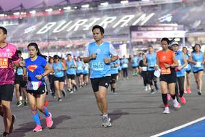 BIB: 333, 10653, 70152, 12377
                            <button type="button" onclick="openModal(10915343)" class="btn btn-primary btn-sm float-right btn-popup" data-toggle="modal" data-target=".modal-high-quality">
                        <i class="fas fa-shopping-cart"></i> Add to Cart
                    </button>
                                            <button type="button" onclick="isThisMe(10915343, true)" class="btn btn-success btn-sm float-right btn-popup btn-isme hidden" data-toggle="tooltip" data-placement="bottom" title="นี่คือรูปของคุณใช่ไหม คลิกที่นี่เพื่อเอาเข้าอัลบั้ม">
                        <i class="fas fa-plus"></i> Add to album
                    </button>
                    <button type="button" onclick="isThisMe(10915343, false)" class="btn btn-warning btn-sm float-right btn-popup btn-isnotme hidden">
                        <i class="fas fa-ban"></i> Remove from album
                    </button>