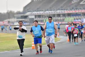 BIB: 17984, 17985, 7032
                            <button type="button" onclick="openModal(10939279)" class="btn btn-primary btn-sm float-right btn-popup" data-toggle="modal" data-target=".modal-high-quality">
                        <i class="fas fa-shopping-cart"></i> Add to Cart
                    </button>
                                            <button type="button" onclick="isThisMe(10939279, true)" class="btn btn-success btn-sm float-right btn-popup btn-isme hidden" data-toggle="tooltip" data-placement="bottom" title="นี่คือรูปของคุณใช่ไหม คลิกที่นี่เพื่อเอาเข้าอัลบั้ม">
                        <i class="fas fa-plus"></i> Add to album
                    </button>
                    <button type="button" onclick="isThisMe(10939279, false)" class="btn btn-warning btn-sm float-right btn-popup btn-isnotme hidden">
                        <i class="fas fa-ban"></i> Remove from album
                    </button>