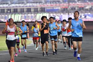 BIB: 0787, 26715, 112381, 10273, 1200, 014, 1998
                            <button type="button" onclick="openModal(10907376)" class="btn btn-primary btn-sm float-right btn-popup" data-toggle="modal" data-target=".modal-high-quality">
                        <i class="fas fa-shopping-cart"></i> Add to Cart
                    </button>
                                            <button type="button" onclick="isThisMe(10907376, true)" class="btn btn-success btn-sm float-right btn-popup btn-isme hidden" data-toggle="tooltip" data-placement="bottom" title="นี่คือรูปของคุณใช่ไหม คลิกที่นี่เพื่อเอาเข้าอัลบั้ม">
                        <i class="fas fa-plus"></i> Add to album
                    </button>
                    <button type="button" onclick="isThisMe(10907376, false)" class="btn btn-warning btn-sm float-right btn-popup btn-isnotme hidden">
                        <i class="fas fa-ban"></i> Remove from album
                    </button>