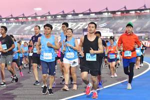 BIB: 504, 14479, 16722, 16817, 14104
                            <button type="button" onclick="openModal(10927807)" class="btn btn-primary btn-sm float-right btn-popup" data-toggle="modal" data-target=".modal-high-quality">
                        <i class="fas fa-shopping-cart"></i> Add to Cart
                    </button>
                                            <button type="button" onclick="isThisMe(10927807, true)" class="btn btn-success btn-sm float-right btn-popup btn-isme hidden" data-toggle="tooltip" data-placement="bottom" title="นี่คือรูปของคุณใช่ไหม คลิกที่นี่เพื่อเอาเข้าอัลบั้ม">
                        <i class="fas fa-plus"></i> Add to album
                    </button>
                    <button type="button" onclick="isThisMe(10927807, false)" class="btn btn-warning btn-sm float-right btn-popup btn-isnotme hidden">
                        <i class="fas fa-ban"></i> Remove from album
                    </button>
