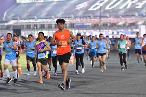 BIB: 989, 0077, 14591
                            <button type="button" onclick="openModal(10910429)" class="btn btn-primary btn-sm float-right btn-popup" data-toggle="modal" data-target=".modal-high-quality">
                        <i class="fas fa-shopping-cart"></i> Add to Cart
                    </button>
                                            <button type="button" onclick="isThisMe(10910429, true)" class="btn btn-success btn-sm float-right btn-popup btn-isme hidden" data-toggle="tooltip" data-placement="bottom" title="นี่คือรูปของคุณใช่ไหม คลิกที่นี่เพื่อเอาเข้าอัลบั้ม">
                        <i class="fas fa-plus"></i> Add to album
                    </button>
                    <button type="button" onclick="isThisMe(10910429, false)" class="btn btn-warning btn-sm float-right btn-popup btn-isnotme hidden">
                        <i class="fas fa-ban"></i> Remove from album
                    </button>
