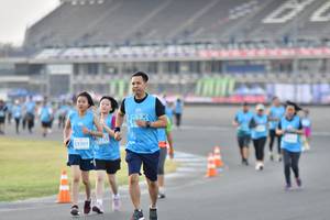 BIB: 13101
                            <button type="button" onclick="openModal(10939453)" class="btn btn-primary btn-sm float-right btn-popup" data-toggle="modal" data-target=".modal-high-quality">
                        <i class="fas fa-shopping-cart"></i> Add to Cart
                    </button>
                                            <button type="button" onclick="isThisMe(10939453, true)" class="btn btn-success btn-sm float-right btn-popup btn-isme hidden" data-toggle="tooltip" data-placement="bottom" title="นี่คือรูปของคุณใช่ไหม คลิกที่นี่เพื่อเอาเข้าอัลบั้ม">
                        <i class="fas fa-plus"></i> Add to album
                    </button>
                    <button type="button" onclick="isThisMe(10939453, false)" class="btn btn-warning btn-sm float-right btn-popup btn-isnotme hidden">
                        <i class="fas fa-ban"></i> Remove from album
                    </button>