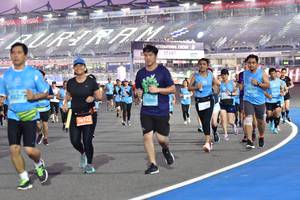 BIB: 0709, 63273, 15000, 70142
                            <button type="button" onclick="openModal(10923158)" class="btn btn-primary btn-sm float-right btn-popup" data-toggle="modal" data-target=".modal-high-quality">
                        <i class="fas fa-shopping-cart"></i> Add to Cart
                    </button>
                                            <button type="button" onclick="isThisMe(10923158, true)" class="btn btn-success btn-sm float-right btn-popup btn-isme hidden" data-toggle="tooltip" data-placement="bottom" title="นี่คือรูปของคุณใช่ไหม คลิกที่นี่เพื่อเอาเข้าอัลบั้ม">
                        <i class="fas fa-plus"></i> Add to album
                    </button>
                    <button type="button" onclick="isThisMe(10923158, false)" class="btn btn-warning btn-sm float-right btn-popup btn-isnotme hidden">
                        <i class="fas fa-ban"></i> Remove from album
                    </button>