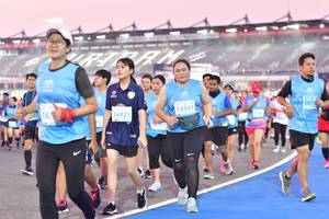 BIB: 1070, 13341, 16923
                            <button type="button" onclick="openModal(10932072)" class="btn btn-primary btn-sm float-right btn-popup" data-toggle="modal" data-target=".modal-high-quality">
                        <i class="fas fa-shopping-cart"></i> Add to Cart
                    </button>
                                            <button type="button" onclick="isThisMe(10932072, true)" class="btn btn-success btn-sm float-right btn-popup btn-isme hidden" data-toggle="tooltip" data-placement="bottom" title="นี่คือรูปของคุณใช่ไหม คลิกที่นี่เพื่อเอาเข้าอัลบั้ม">
                        <i class="fas fa-plus"></i> Add to album
                    </button>
                    <button type="button" onclick="isThisMe(10932072, false)" class="btn btn-warning btn-sm float-right btn-popup btn-isnotme hidden">
                        <i class="fas fa-ban"></i> Remove from album
                    </button>