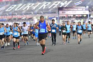 BIB: 15169, 
                            <button type="button" onclick="openModal(10911101)" class="btn btn-primary btn-sm float-right btn-popup" data-toggle="modal" data-target=".modal-high-quality">
                        <i class="fas fa-shopping-cart"></i> Add to Cart
                    </button>
                                            <button type="button" onclick="isThisMe(10911101, true)" class="btn btn-success btn-sm float-right btn-popup btn-isme hidden" data-toggle="tooltip" data-placement="bottom" title="นี่คือรูปของคุณใช่ไหม คลิกที่นี่เพื่อเอาเข้าอัลบั้ม">
                        <i class="fas fa-plus"></i> Add to album
                    </button>
                    <button type="button" onclick="isThisMe(10911101, false)" class="btn btn-warning btn-sm float-right btn-popup btn-isnotme hidden">
                        <i class="fas fa-ban"></i> Remove from album
                    </button>