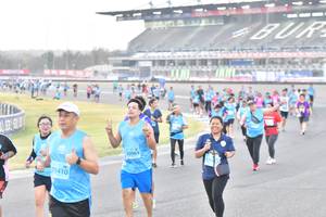 BIB: 1040, 10904, 179, 70410
                            <button type="button" onclick="openModal(10936437)" class="btn btn-primary btn-sm float-right btn-popup" data-toggle="modal" data-target=".modal-high-quality">
                        <i class="fas fa-shopping-cart"></i> Add to Cart
                    </button>
                                            <button type="button" onclick="isThisMe(10936437, true)" class="btn btn-success btn-sm float-right btn-popup btn-isme hidden" data-toggle="tooltip" data-placement="bottom" title="นี่คือรูปของคุณใช่ไหม คลิกที่นี่เพื่อเอาเข้าอัลบั้ม">
                        <i class="fas fa-plus"></i> Add to album
                    </button>
                    <button type="button" onclick="isThisMe(10936437, false)" class="btn btn-warning btn-sm float-right btn-popup btn-isnotme hidden">
                        <i class="fas fa-ban"></i> Remove from album
                    </button>