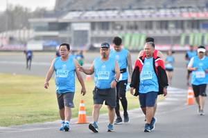 BIB: 10987, 10988, 10983
                            <button type="button" onclick="openModal(10940598)" class="btn btn-primary btn-sm float-right btn-popup" data-toggle="modal" data-target=".modal-high-quality">
                        <i class="fas fa-shopping-cart"></i> Add to Cart
                    </button>
                                            <button type="button" onclick="isThisMe(10940598, true)" class="btn btn-success btn-sm float-right btn-popup btn-isme hidden" data-toggle="tooltip" data-placement="bottom" title="นี่คือรูปของคุณใช่ไหม คลิกที่นี่เพื่อเอาเข้าอัลบั้ม">
                        <i class="fas fa-plus"></i> Add to album
                    </button>
                    <button type="button" onclick="isThisMe(10940598, false)" class="btn btn-warning btn-sm float-right btn-popup btn-isnotme hidden">
                        <i class="fas fa-ban"></i> Remove from album
                    </button>