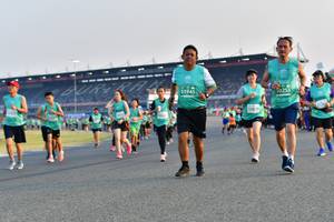 BIB: 0253, 51945, 56879
                            <button type="button" onclick="openModal(10550656)" class="btn btn-primary btn-sm float-right btn-popup" data-toggle="modal" data-target=".modal-high-quality">
                        <i class="fas fa-shopping-cart"></i> Add to Cart
                    </button>
                                            <button type="button" onclick="isThisMe(10550656, true)" class="btn btn-success btn-sm float-right btn-popup btn-isme hidden" data-toggle="tooltip" data-placement="bottom" title="นี่คือรูปของคุณใช่ไหม คลิกที่นี่เพื่อเอาเข้าอัลบั้ม">
                        <i class="fas fa-plus"></i> Add to album
                    </button>
                    <button type="button" onclick="isThisMe(10550656, false)" class="btn btn-warning btn-sm float-right btn-popup btn-isnotme hidden">
                        <i class="fas fa-ban"></i> Remove from album
                    </button>