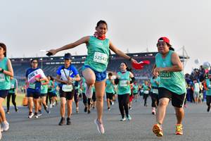 BIB: 52542, 52101, 1088
                            <button type="button" onclick="openModal(10551847)" class="btn btn-primary btn-sm float-right btn-popup" data-toggle="modal" data-target=".modal-high-quality">
                        <i class="fas fa-shopping-cart"></i> Add to Cart
                    </button>
                                            <button type="button" onclick="isThisMe(10551847, true)" class="btn btn-success btn-sm float-right btn-popup btn-isme hidden" data-toggle="tooltip" data-placement="bottom" title="นี่คือรูปของคุณใช่ไหม คลิกที่นี่เพื่อเอาเข้าอัลบั้ม">
                        <i class="fas fa-plus"></i> Add to album
                    </button>
                    <button type="button" onclick="isThisMe(10551847, false)" class="btn btn-warning btn-sm float-right btn-popup btn-isnotme hidden">
                        <i class="fas fa-ban"></i> Remove from album
                    </button>