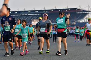 BIB: 51080, 52059, 50773, 3282, 52254, 
                            <button type="button" onclick="openModal(10561735)" class="btn btn-primary btn-sm float-right btn-popup" data-toggle="modal" data-target=".modal-high-quality">
                        <i class="fas fa-shopping-cart"></i> Add to Cart
                    </button>
                                            <button type="button" onclick="isThisMe(10561735, true)" class="btn btn-success btn-sm float-right btn-popup btn-isme hidden" data-toggle="tooltip" data-placement="bottom" title="นี่คือรูปของคุณใช่ไหม คลิกที่นี่เพื่อเอาเข้าอัลบั้ม">
                        <i class="fas fa-plus"></i> Add to album
                    </button>
                    <button type="button" onclick="isThisMe(10561735, false)" class="btn btn-warning btn-sm float-right btn-popup btn-isnotme hidden">
                        <i class="fas fa-ban"></i> Remove from album
                    </button>