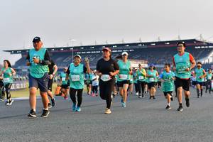 BIB: 5038, 3184, 53131, 0020
                            <button type="button" onclick="openModal(10554039)" class="btn btn-primary btn-sm float-right btn-popup" data-toggle="modal" data-target=".modal-high-quality">
                        <i class="fas fa-shopping-cart"></i> Add to Cart
                    </button>
                                            <button type="button" onclick="isThisMe(10554039, true)" class="btn btn-success btn-sm float-right btn-popup btn-isme hidden" data-toggle="tooltip" data-placement="bottom" title="นี่คือรูปของคุณใช่ไหม คลิกที่นี่เพื่อเอาเข้าอัลบั้ม">
                        <i class="fas fa-plus"></i> Add to album
                    </button>
                    <button type="button" onclick="isThisMe(10554039, false)" class="btn btn-warning btn-sm float-right btn-popup btn-isnotme hidden">
                        <i class="fas fa-ban"></i> Remove from album
                    </button>