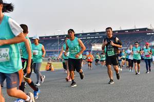 BIB: 540, 50078, 51912
                            <button type="button" onclick="openModal(10545354)" class="btn btn-primary btn-sm float-right btn-popup" data-toggle="modal" data-target=".modal-high-quality">
                        <i class="fas fa-shopping-cart"></i> Add to Cart
                    </button>
                                            <button type="button" onclick="isThisMe(10545354, true)" class="btn btn-success btn-sm float-right btn-popup btn-isme hidden" data-toggle="tooltip" data-placement="bottom" title="นี่คือรูปของคุณใช่ไหม คลิกที่นี่เพื่อเอาเข้าอัลบั้ม">
                        <i class="fas fa-plus"></i> Add to album
                    </button>
                    <button type="button" onclick="isThisMe(10545354, false)" class="btn btn-warning btn-sm float-right btn-popup btn-isnotme hidden">
                        <i class="fas fa-ban"></i> Remove from album
                    </button>