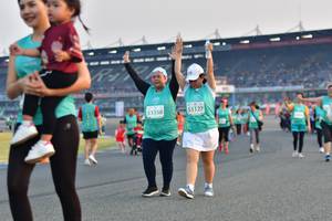 BIB: 3127, 53358
                            <button type="button" onclick="openModal(10564640)" class="btn btn-primary btn-sm float-right btn-popup" data-toggle="modal" data-target=".modal-high-quality">
                        <i class="fas fa-shopping-cart"></i> Add to Cart
                    </button>
                                            <button type="button" onclick="isThisMe(10564640, true)" class="btn btn-success btn-sm float-right btn-popup btn-isme hidden" data-toggle="tooltip" data-placement="bottom" title="นี่คือรูปของคุณใช่ไหม คลิกที่นี่เพื่อเอาเข้าอัลบั้ม">
                        <i class="fas fa-plus"></i> Add to album
                    </button>
                    <button type="button" onclick="isThisMe(10564640, false)" class="btn btn-warning btn-sm float-right btn-popup btn-isnotme hidden">
                        <i class="fas fa-ban"></i> Remove from album
                    </button>