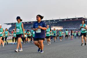 BIB: 590, 53326
                            <button type="button" onclick="openModal(10560804)" class="btn btn-primary btn-sm float-right btn-popup" data-toggle="modal" data-target=".modal-high-quality">
                        <i class="fas fa-shopping-cart"></i> Add to Cart
                    </button>
                                            <button type="button" onclick="isThisMe(10560804, true)" class="btn btn-success btn-sm float-right btn-popup btn-isme hidden" data-toggle="tooltip" data-placement="bottom" title="นี่คือรูปของคุณใช่ไหม คลิกที่นี่เพื่อเอาเข้าอัลบั้ม">
                        <i class="fas fa-plus"></i> Add to album
                    </button>
                    <button type="button" onclick="isThisMe(10560804, false)" class="btn btn-warning btn-sm float-right btn-popup btn-isnotme hidden">
                        <i class="fas fa-ban"></i> Remove from album
                    </button>