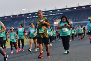 BIB: 52040, 1353
                            <button type="button" onclick="openModal(10562691)" class="btn btn-primary btn-sm float-right btn-popup" data-toggle="modal" data-target=".modal-high-quality">
                        <i class="fas fa-shopping-cart"></i> Add to Cart
                    </button>
                                            <button type="button" onclick="isThisMe(10562691, true)" class="btn btn-success btn-sm float-right btn-popup btn-isme hidden" data-toggle="tooltip" data-placement="bottom" title="นี่คือรูปของคุณใช่ไหม คลิกที่นี่เพื่อเอาเข้าอัลบั้ม">
                        <i class="fas fa-plus"></i> Add to album
                    </button>
                    <button type="button" onclick="isThisMe(10562691, false)" class="btn btn-warning btn-sm float-right btn-popup btn-isnotme hidden">
                        <i class="fas fa-ban"></i> Remove from album
                    </button>