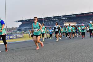 BIB: 233
                            <button type="button" onclick="openModal(10560153)" class="btn btn-primary btn-sm float-right btn-popup" data-toggle="modal" data-target=".modal-high-quality">
                        <i class="fas fa-shopping-cart"></i> Add to Cart
                    </button>
                                            <button type="button" onclick="isThisMe(10560153, true)" class="btn btn-success btn-sm float-right btn-popup btn-isme hidden" data-toggle="tooltip" data-placement="bottom" title="นี่คือรูปของคุณใช่ไหม คลิกที่นี่เพื่อเอาเข้าอัลบั้ม">
                        <i class="fas fa-plus"></i> Add to album
                    </button>
                    <button type="button" onclick="isThisMe(10560153, false)" class="btn btn-warning btn-sm float-right btn-popup btn-isnotme hidden">
                        <i class="fas fa-ban"></i> Remove from album
                    </button>