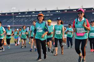 BIB: 4882, 057, 52675, 52877
                            <button type="button" onclick="openModal(10561489)" class="btn btn-primary btn-sm float-right btn-popup" data-toggle="modal" data-target=".modal-high-quality">
                        <i class="fas fa-shopping-cart"></i> Add to Cart
                    </button>
                                            <button type="button" onclick="isThisMe(10561489, true)" class="btn btn-success btn-sm float-right btn-popup btn-isme hidden" data-toggle="tooltip" data-placement="bottom" title="นี่คือรูปของคุณใช่ไหม คลิกที่นี่เพื่อเอาเข้าอัลบั้ม">
                        <i class="fas fa-plus"></i> Add to album
                    </button>
                    <button type="button" onclick="isThisMe(10561489, false)" class="btn btn-warning btn-sm float-right btn-popup btn-isnotme hidden">
                        <i class="fas fa-ban"></i> Remove from album
                    </button>