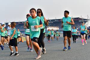 BIB: 51986, 52469, 5268
                            <button type="button" onclick="openModal(10549654)" class="btn btn-primary btn-sm float-right btn-popup" data-toggle="modal" data-target=".modal-high-quality">
                        <i class="fas fa-shopping-cart"></i> Add to Cart
                    </button>
                                            <button type="button" onclick="isThisMe(10549654, true)" class="btn btn-success btn-sm float-right btn-popup btn-isme hidden" data-toggle="tooltip" data-placement="bottom" title="นี่คือรูปของคุณใช่ไหม คลิกที่นี่เพื่อเอาเข้าอัลบั้ม">
                        <i class="fas fa-plus"></i> Add to album
                    </button>
                    <button type="button" onclick="isThisMe(10549654, false)" class="btn btn-warning btn-sm float-right btn-popup btn-isnotme hidden">
                        <i class="fas fa-ban"></i> Remove from album
                    </button>