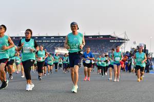 BIB: 51707, 52452, 340
                            <button type="button" onclick="openModal(10551684)" class="btn btn-primary btn-sm float-right btn-popup" data-toggle="modal" data-target=".modal-high-quality">
                        <i class="fas fa-shopping-cart"></i> Add to Cart
                    </button>
                                            <button type="button" onclick="isThisMe(10551684, true)" class="btn btn-success btn-sm float-right btn-popup btn-isme hidden" data-toggle="tooltip" data-placement="bottom" title="นี่คือรูปของคุณใช่ไหม คลิกที่นี่เพื่อเอาเข้าอัลบั้ม">
                        <i class="fas fa-plus"></i> Add to album
                    </button>
                    <button type="button" onclick="isThisMe(10551684, false)" class="btn btn-warning btn-sm float-right btn-popup btn-isnotme hidden">
                        <i class="fas fa-ban"></i> Remove from album
                    </button>